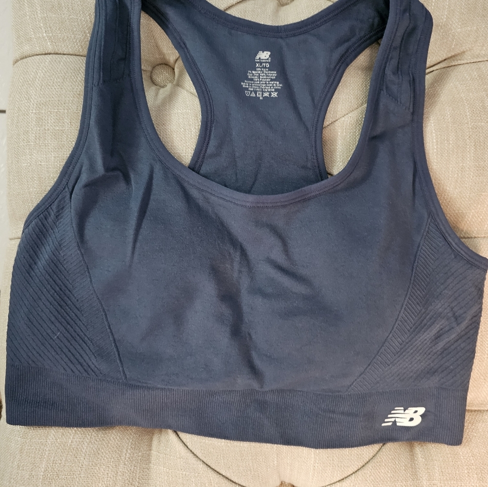 NEW BALANCE SPORTS BRA WITH CELL POCKET NEW WITH OUT TAGS! SIZE XL!